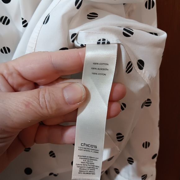 Chico's Women's White‎ & Black Dot Print No Iron Long Sleeve Button Down Shirt - Picture 4 of 5